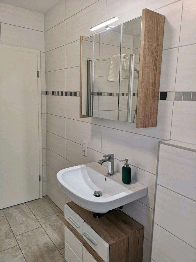 شقة Modern Wohnen I Parkplatz I Wlan I Netflix I Balkon I 6 Schlafplaetze باد اوينهاوسن المظهر الخارجي الصورة